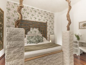 3 chambres, coffre-fort, bureau, fer et planche à repasser