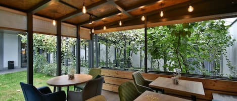 Economy-Zweibettzimmer | Terrasse/Patio