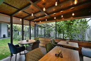 Habitación económica con 2 camas individuales | Terraza o patio