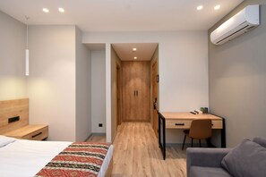 Deluxe Double Room | Desk, blackout drapes, soundproofing, free WiFi - Andor Hotel (Yerevan)