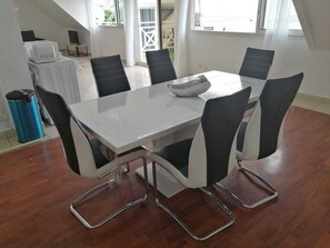 Dining - T3 (130m²) Hypercentre St-Denis, sea and mountain views (Saint-Denis)