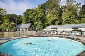 Indoor pool, seasonal outdoor pool, pool loungers