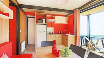 Casa mobile (Evasion Vista) | Cucina privata | Frigorifero, microonde, piano cottura, macchina per tè/caffè