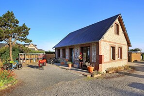 Vista frontal de la propiedad