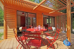 Family Chalet (Ottawa) | Terrace/patio