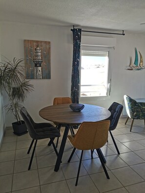 Dining - BiscaOcean - T3 seafront apartment with pool and terrace (Biscarrosse Plage)