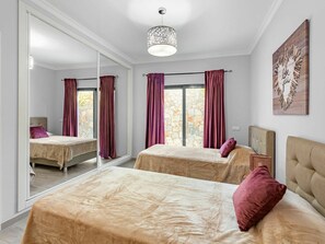 3 Schlafzimmer, Bügeleisen/Bügelbrett, Reisekinderbett, kostenloses WLAN