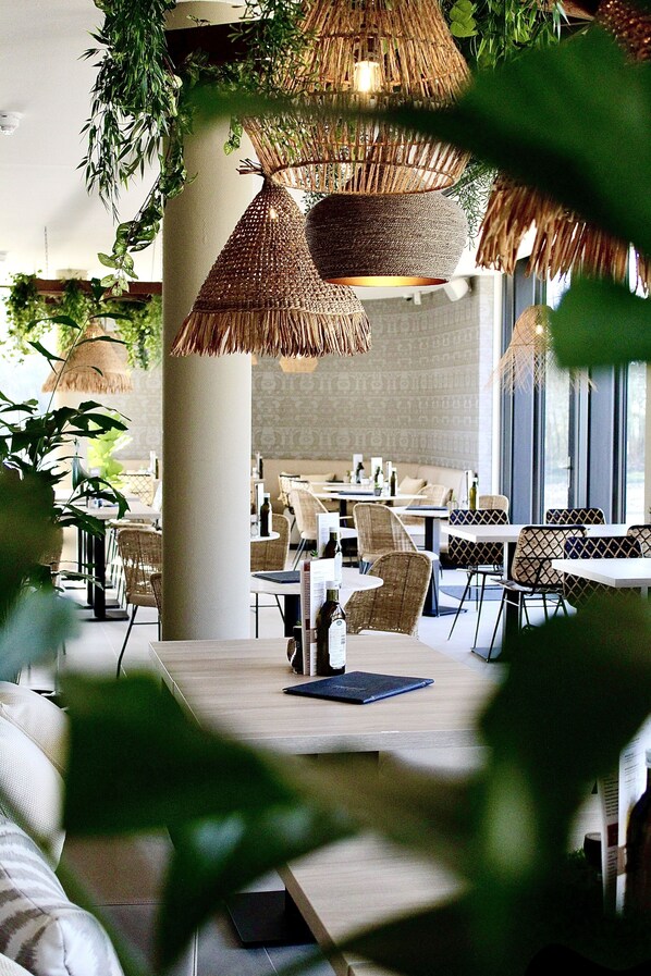 Breakfast, lunch and dinner served - Duinhotel Breezand (Vrouwenpolder)