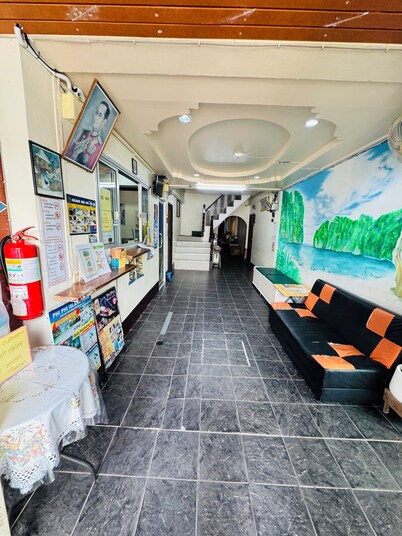 Golden Bee PhiPhi Hostel