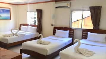 Deluxe Quadruple Room | Blackout drapes, soundproofing, free WiFi, bed sheets