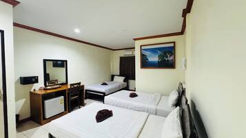 Triple Room | Blackout drapes, soundproofing, free WiFi, bed sheets