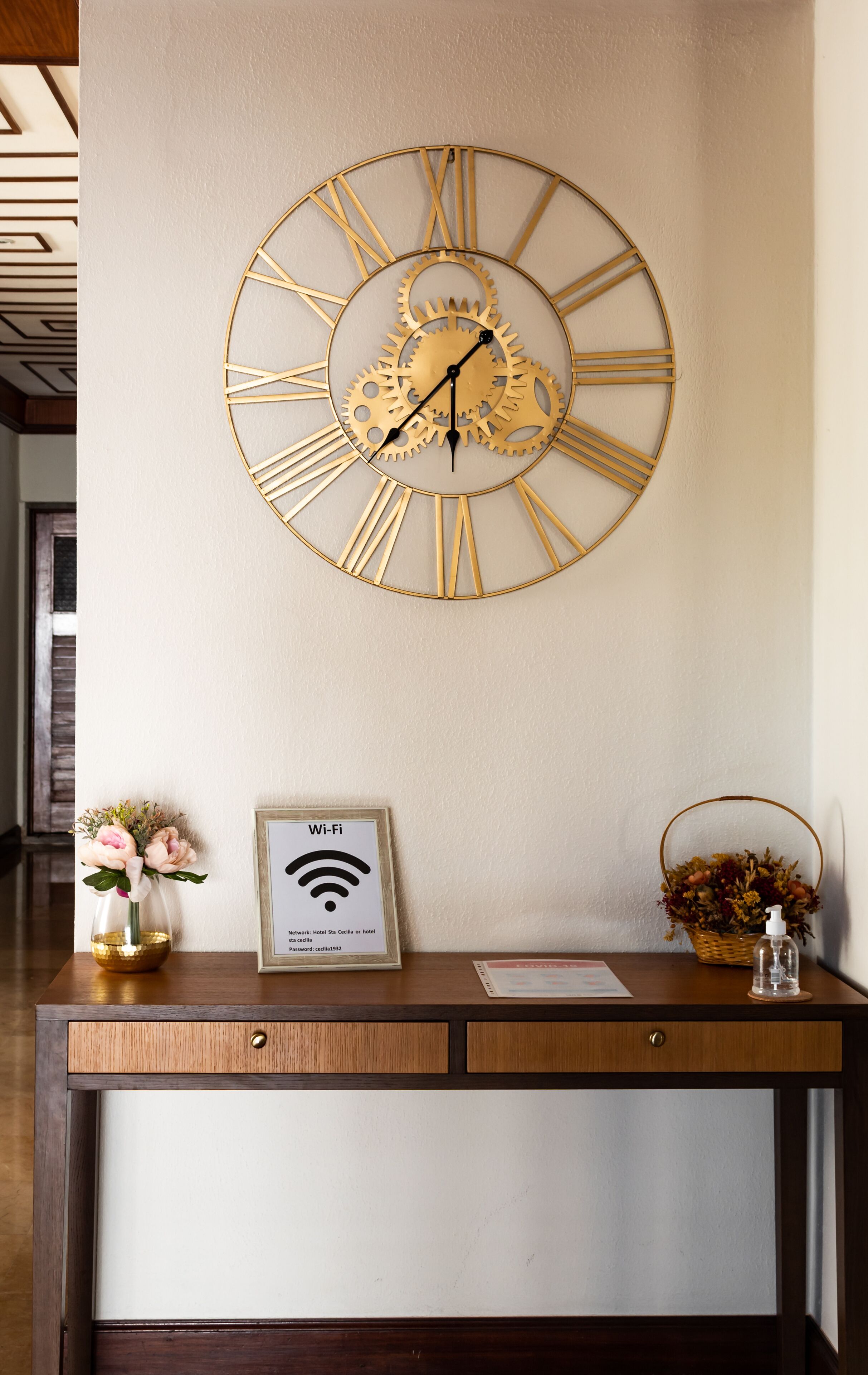 40-cm TV with premium channels