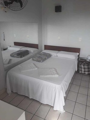 Phòng đơn Economy | Khu vực làm việc phù hợp cho laptop 