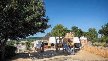 Children’s play area – outdoor