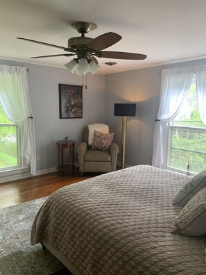 5 bedrooms, desk, iron/ironing board, WiFi