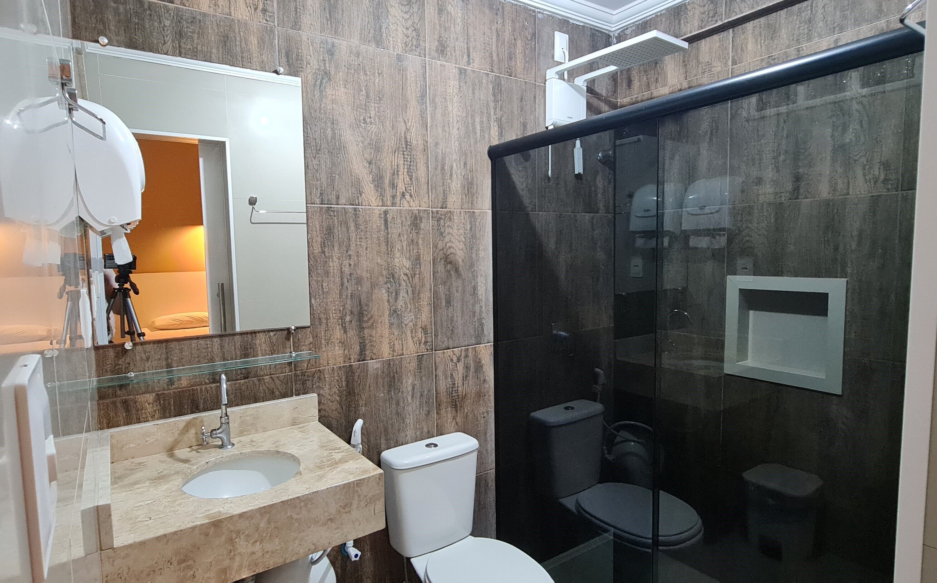 deluxe quadruple room | bathroom | shower, towels