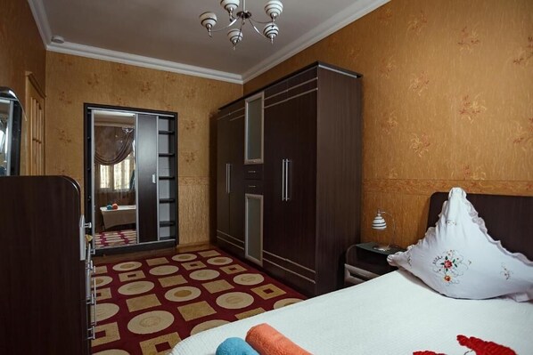 Appartement familial, balcon, vue sur la mer | 1 chambre, rideaux d’obscurcissement, fer et planche à repasser