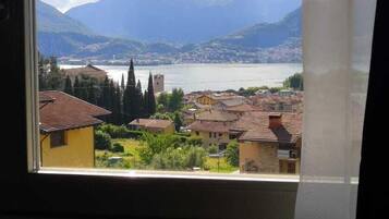 Chambre Double Classique, vue partielle sur le lac | Vue de la chambre