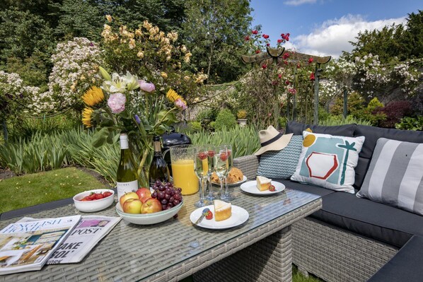 تناول الطعام بالخارج