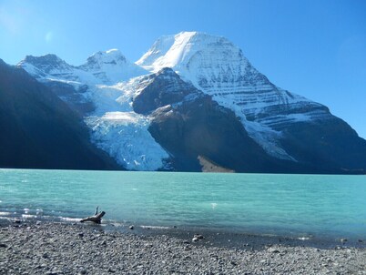 Mica Mountain Lodge &Pine at Mt Robson Provincial Park near Jasper National Park