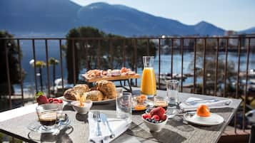 Petit-déjeuner buffet servi tous les jours en supplément