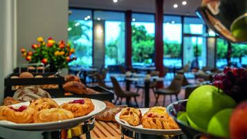 Daily buffet breakfast for a fee