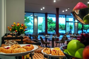 Daily buffet breakfast for a fee