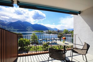 Double Room With Lake View - Top Floor | Hypo-allergenic bedding, down comforters, minibar, in-room safe - Hotel Lago Maggiore (Muralto)