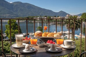 Junior Suite With Lake View - Top Floor | Hypo-allergenic bedding, down duvets, minibar, in-room safe