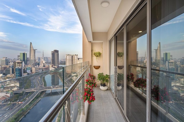 Luxury Apartment, 3 Bedrooms | Balcony