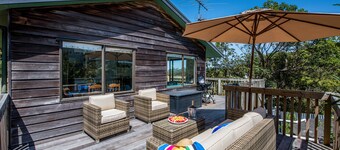 Franks Treehouse - Waiheke Holiday Home