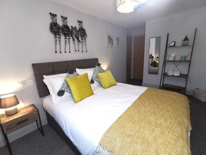 1 bedroom, iron/ironing board, free WiFi, bed sheets - George Hudson Ground floor apartment with parking (York)