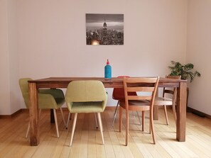 ハウス (incl. cleaning fee 70 CHF) | 客室内のダイニングエリア