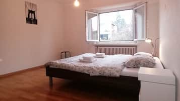2 bedrooms, hypo-allergenic bedding, laptop workspace, free WiFi