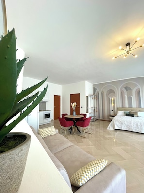 Deluxe Studio | Premium bedding, down duvets, memory-foam beds, individually decorated - Dimore del Sud (Trani)