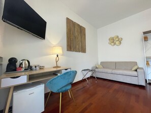 Comfort Quadruple Room | Premium bedding, down comforters, memory foam beds - Dimore del Sud (Trani)