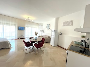 Deluxe Studio | Living area
