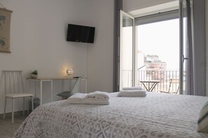 Habitación familiar doble, 1 habitación, vistas a la ciudad | Ropa de cama de alta calidad y edredones de plumas