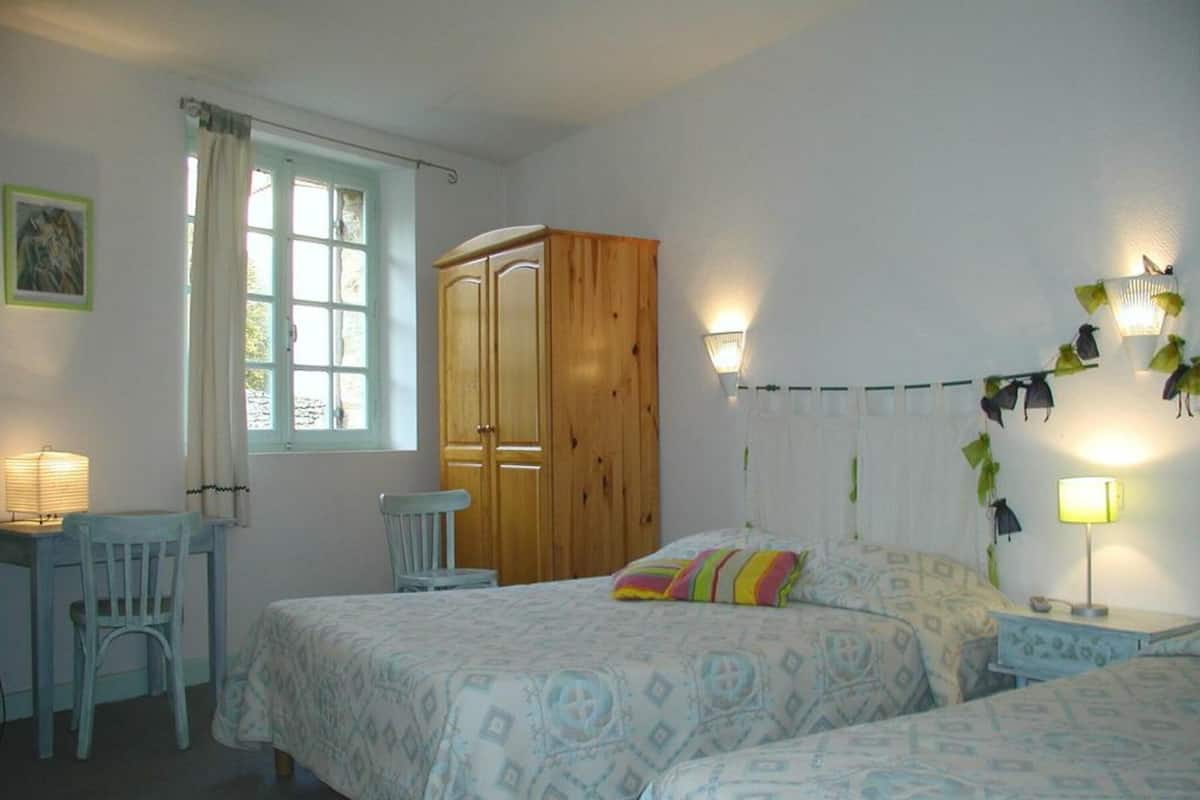Dreibettzimmer | Schreibtisch, Bügeleisen/Bügelbrett, kostenloses WLAN, Bettwäsche