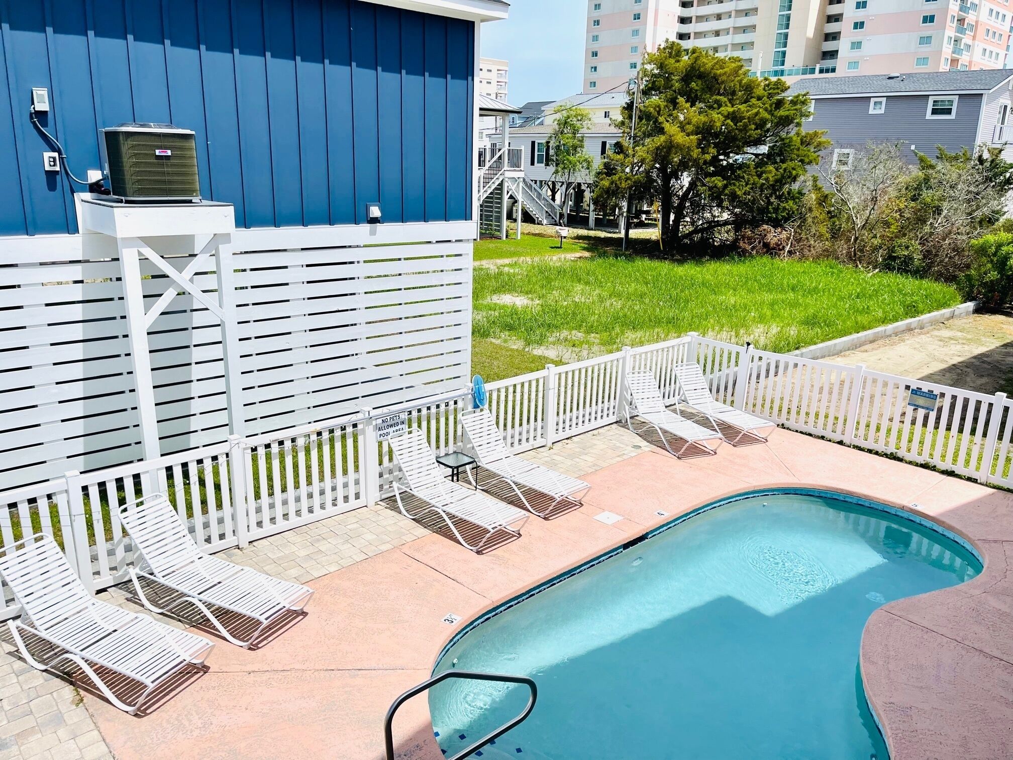 HUGE POOL, STEPS TO THE BEACH, UPDATED, SPACIOUS, GREAT VIEWS, AND PET FRIENDLY!