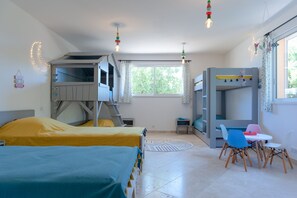 7 habitaciones, tabla de planchar con plancha, wifi y ropa de cama 