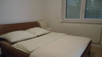 1 Schlafzimmer, Reisekinderbett, kostenloses WLAN, Bettwäsche