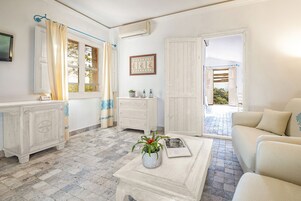 Minibar, caja de seguridad en la habitación, escritorio y wifi 