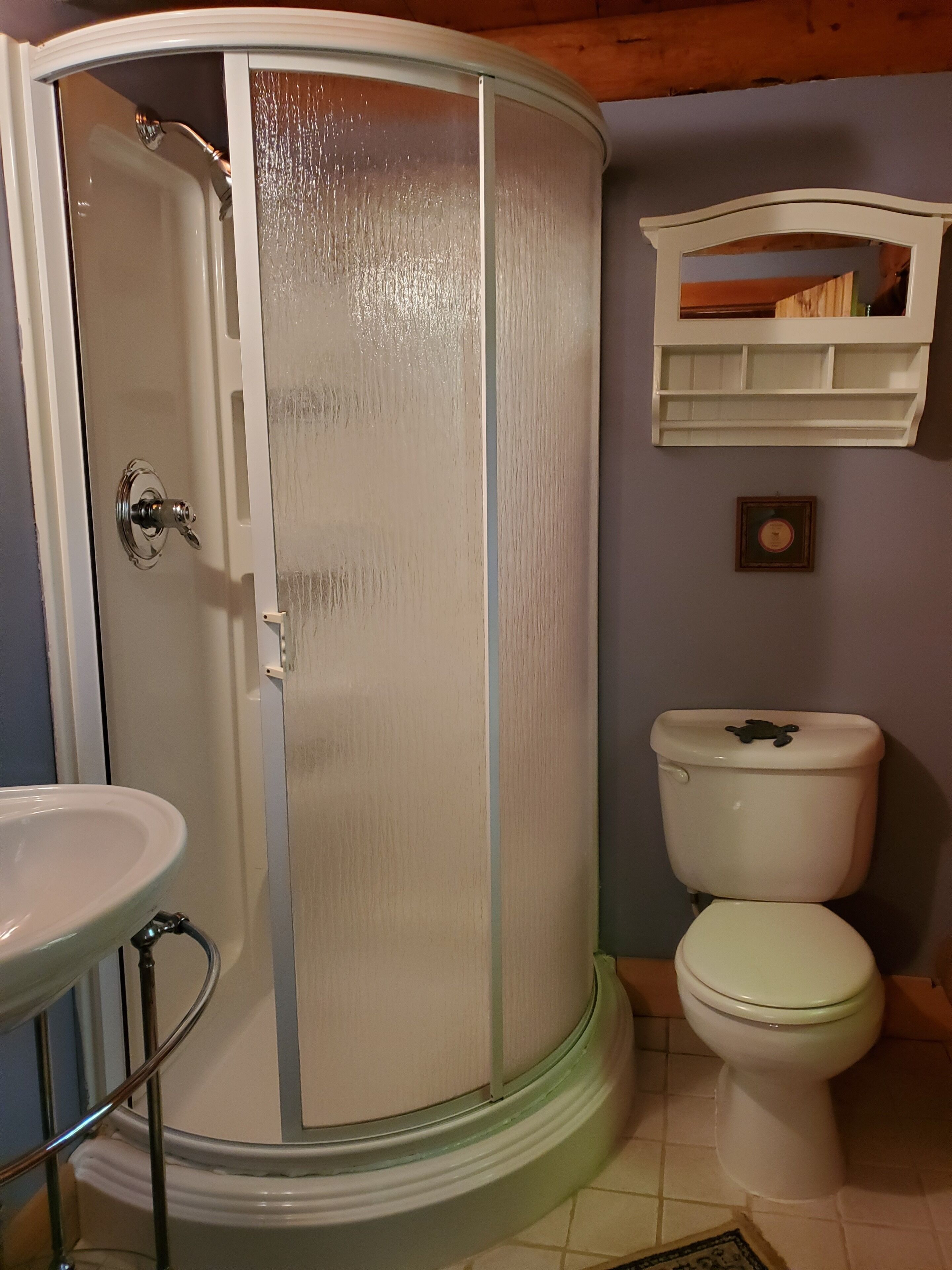 Badewanne, Haartrockner, Handtücher, Seife