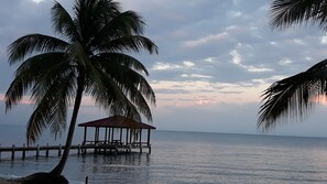 私人海灘、躺椅、海灘浴巾、浮潛