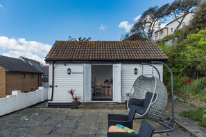 Terrace/patio - Pebbles by Bloom Stays - sleeps 2 with the most amazing sea views! (Folkestone)
