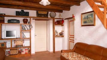 2 bedrooms, individually decorated, individually furnished, desk