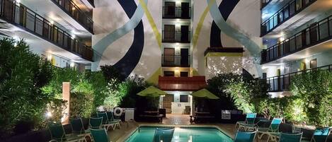 Innendørsbasseng og utendørsbasseng