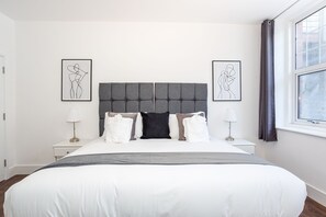 Deluxe appartement, 2 slaapkamers | Individueel gedecoreerd, individueel gemeubileerd, een laptopwerkplek