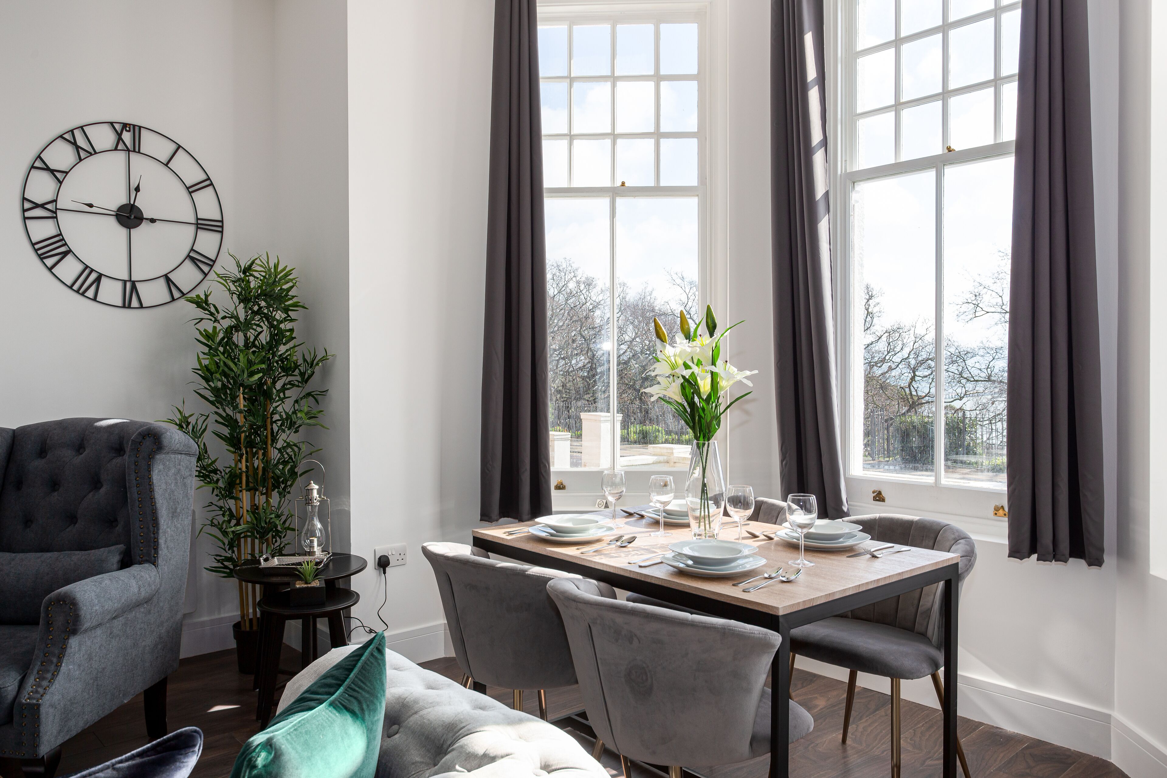 Deluxe Apartment, 1 Double Bed with Sofa bed | In-room dining